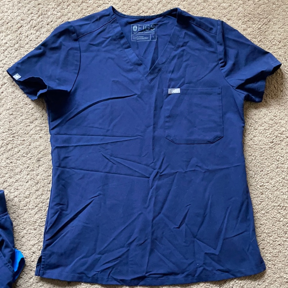 Figs navy caterina scrub top